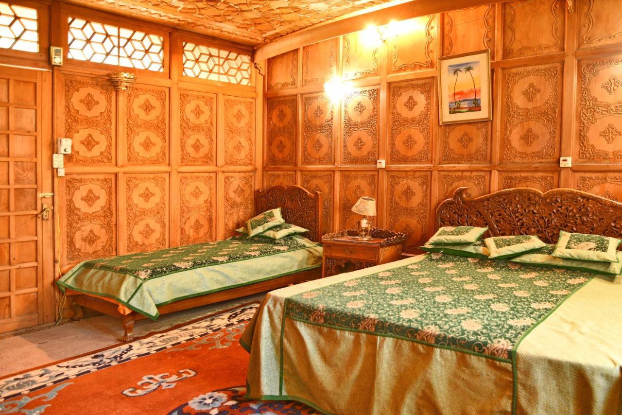 Hotel De Laila House Boat By Sterling Srīnagar Esterno foto