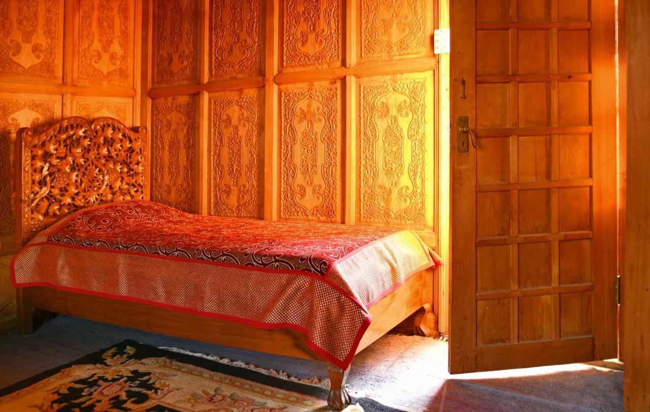 Hotel De Laila House Boat By Sterling Srīnagar Esterno foto