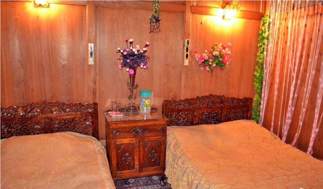 Hotel De Laila House Boat By Sterling Srīnagar Esterno foto