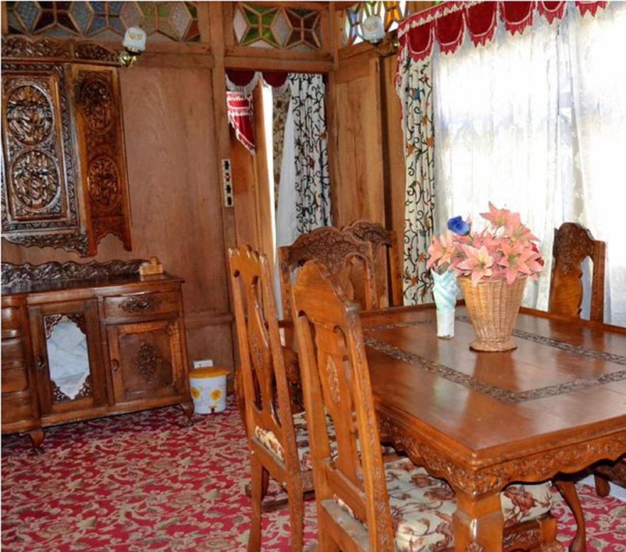 Hotel De Laila House Boat By Sterling Srīnagar Esterno foto