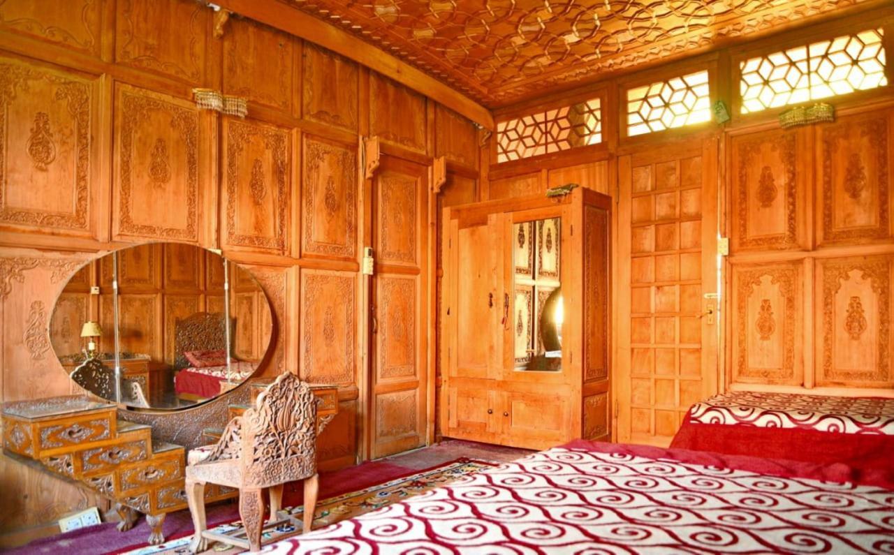 Hotel De Laila House Boat By Sterling Srīnagar Esterno foto